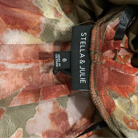 Elegant Floral Long Sleeve Dress - Picture 2 of 5